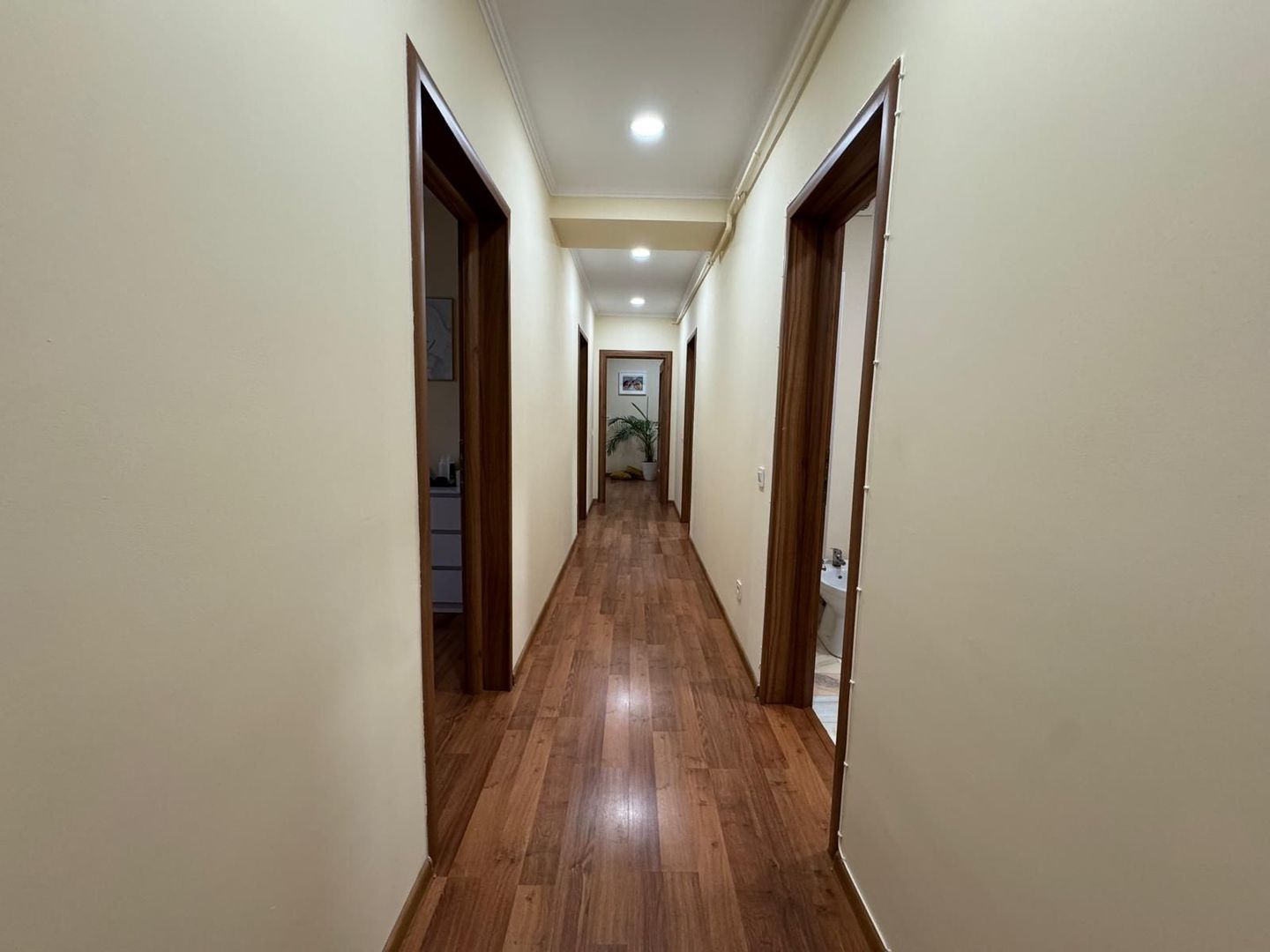 Apartament spatios etaj 1 I pretabil locuinta sau activitate profesion - Poză 18