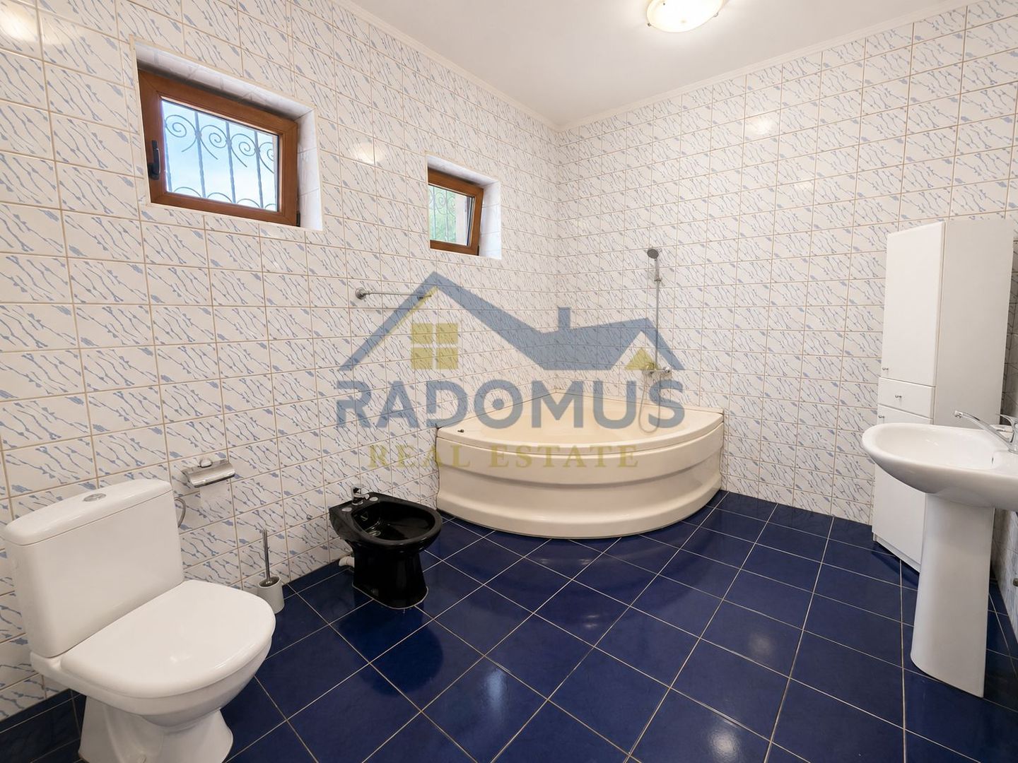 Vila 4 camere | Teren 532 mp | Piscina si foisor | Str. Lupeni - Poză 18
