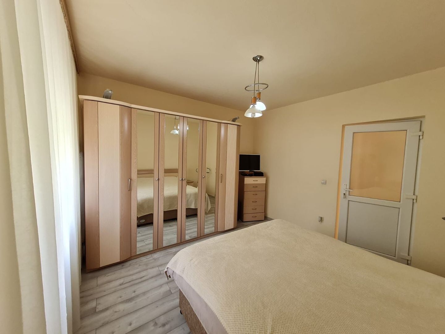 Casă cu teren generos pretabila pentru afacere - Poză 5