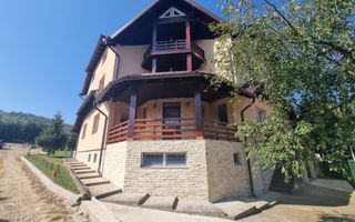 Pensiune 20 camere castelul Bran - Poză 2