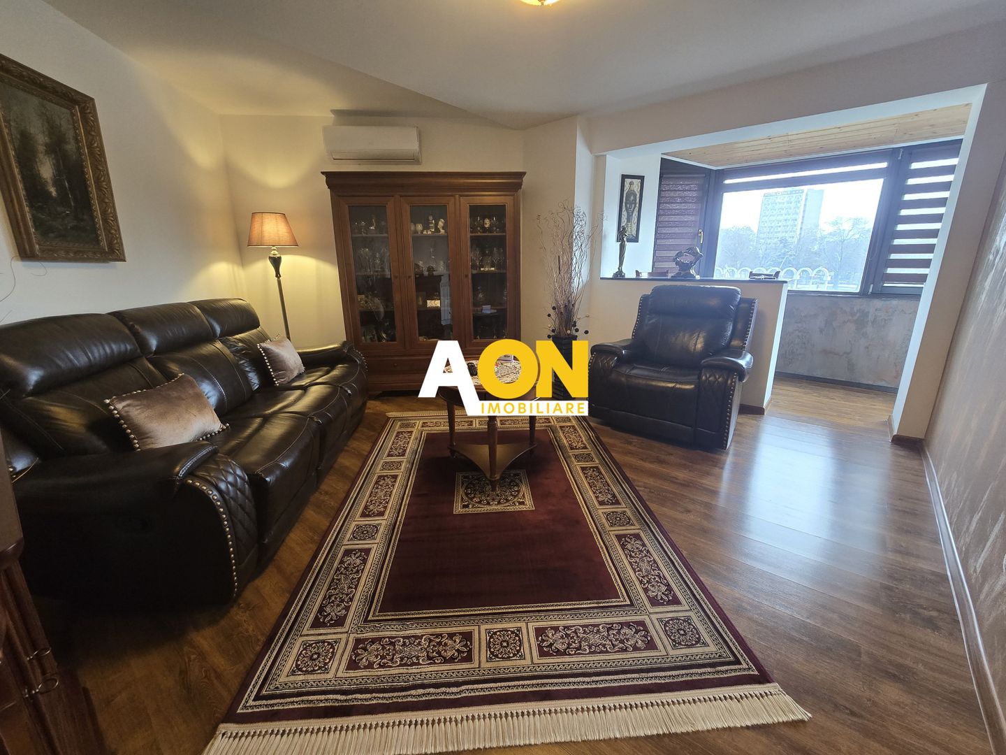 Apartament 2 Camere M-uri, Vedere spre Catedrala, Complet Renovat - Poză 3