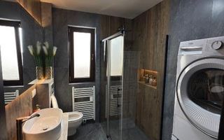 Apartament cu 3 camere/boxa/ pod cu placa de beton si loc de parcare - Poză 1