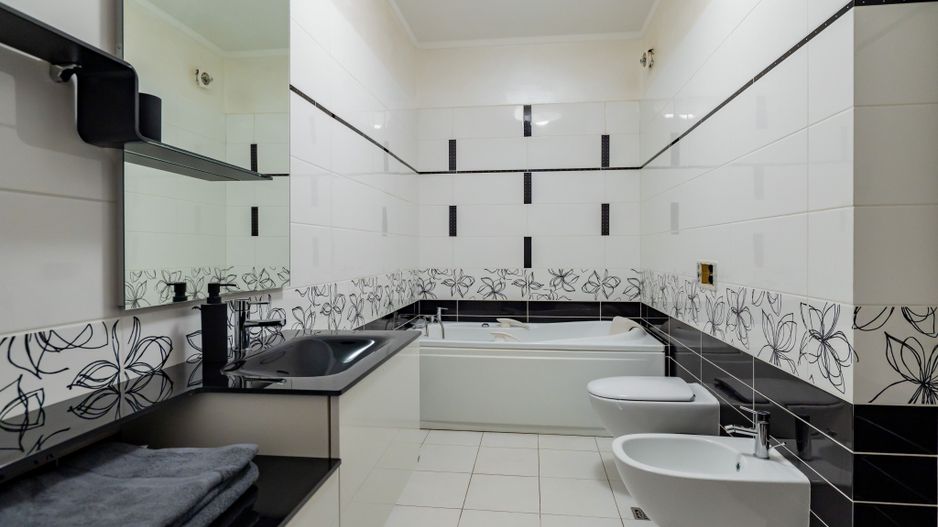 3 camere | 95 mp + terasă 20 mp | Vedere frontală lac | Mamaia-Cazino - Poză 18