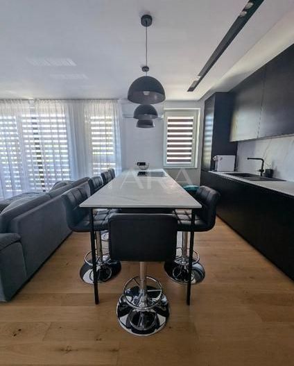 Apartament spațios și modern în Borhanci - Poză 4