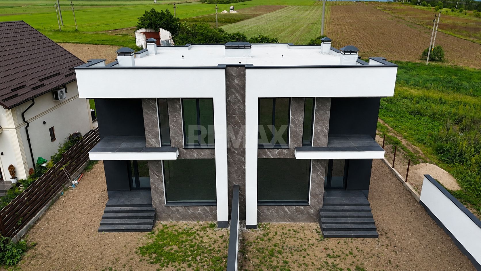 Duplex Ialoveni  140 mp, 3 ari teren - Poză 1
