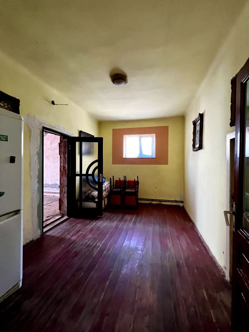 Casa in Tinca, centrala, 3 camere cu strada asfaltata - Poză 6