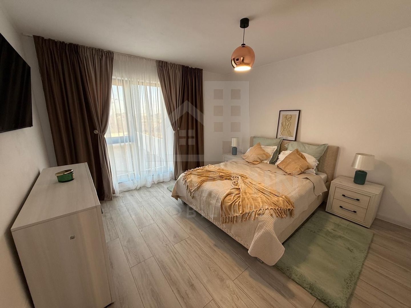 Casa Moderna-Lux-La cheie-Mobilata-Utilata-Model deosebit-Libera - Poză 2