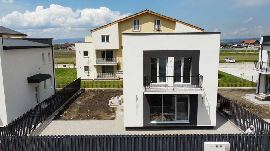 Casa/Vilă P+1 cu 4 camere de vânzare - Sânpetru - Poză 1