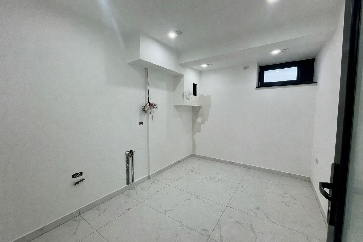 Spațiu Comercial P+Demisol | Vitrină Stradală | Radauti - Poză 7