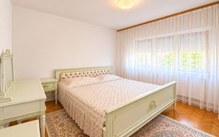 Apartament cu 3 camere, mobilat si utilat | Soarelui - Poză 1