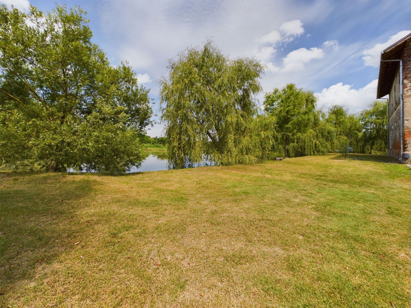 Moară istorică cu teren și luciu de apă în Aldești - Poză 11