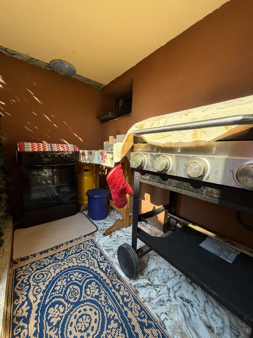Apartament 3 camere, curte, boxa, parcare, Sub Cetate - Poză 2