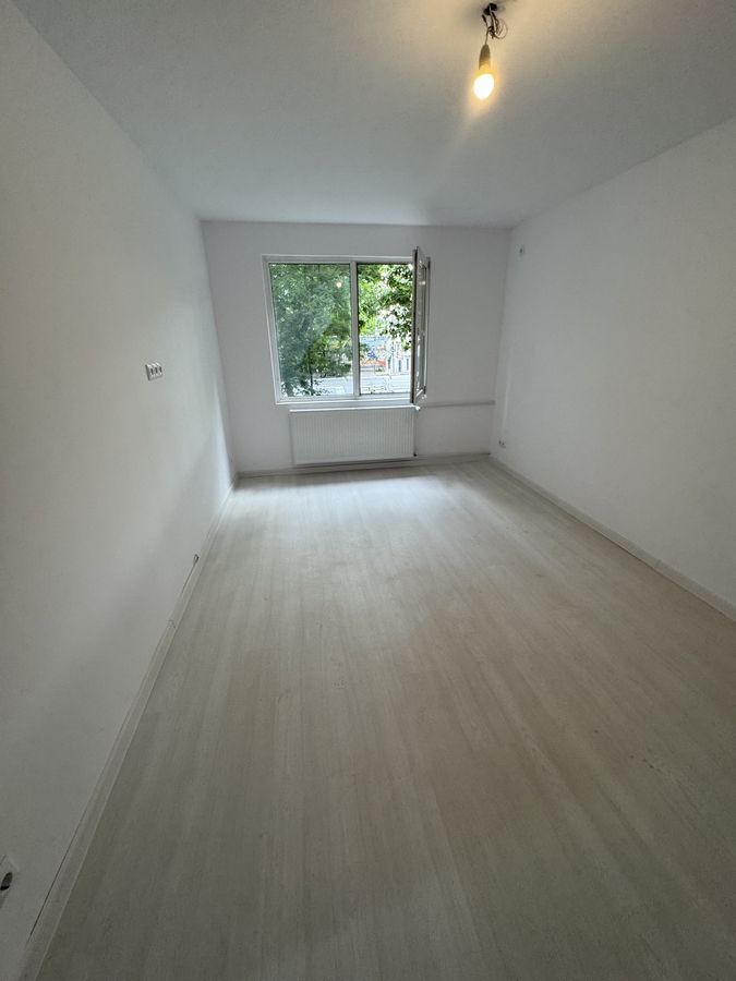 Vanzare Apartament 2 Camere Calea  Vitan intersectia Mihai Bravu - Poză 3