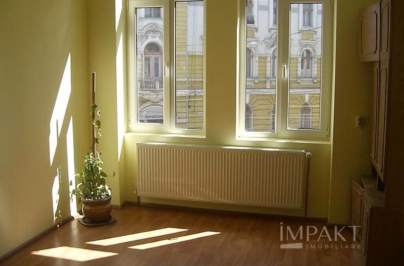 Apartament cu 4 camere, semidecomandat, in zona Marty Horea! - Poză 3