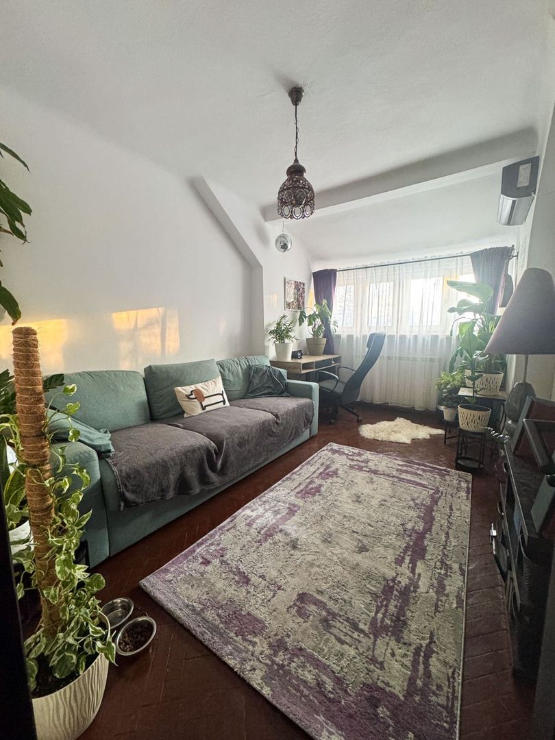 Apartament 2 camere - Domenii, etaj 2/2, centrala noua, curte, boxă, pod. - Poză 1