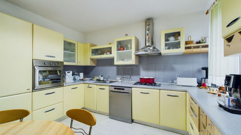 Casă situată Central în Dumbrăvița - Poză 14