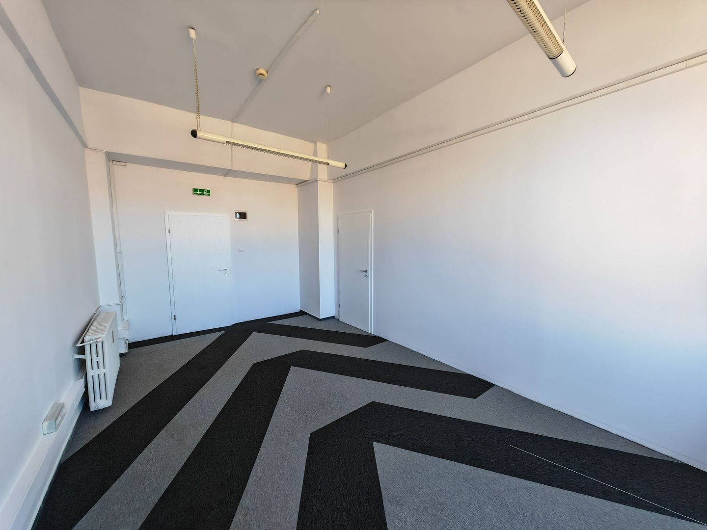 Birouri spatioase in cladire de birouri - Poză 1