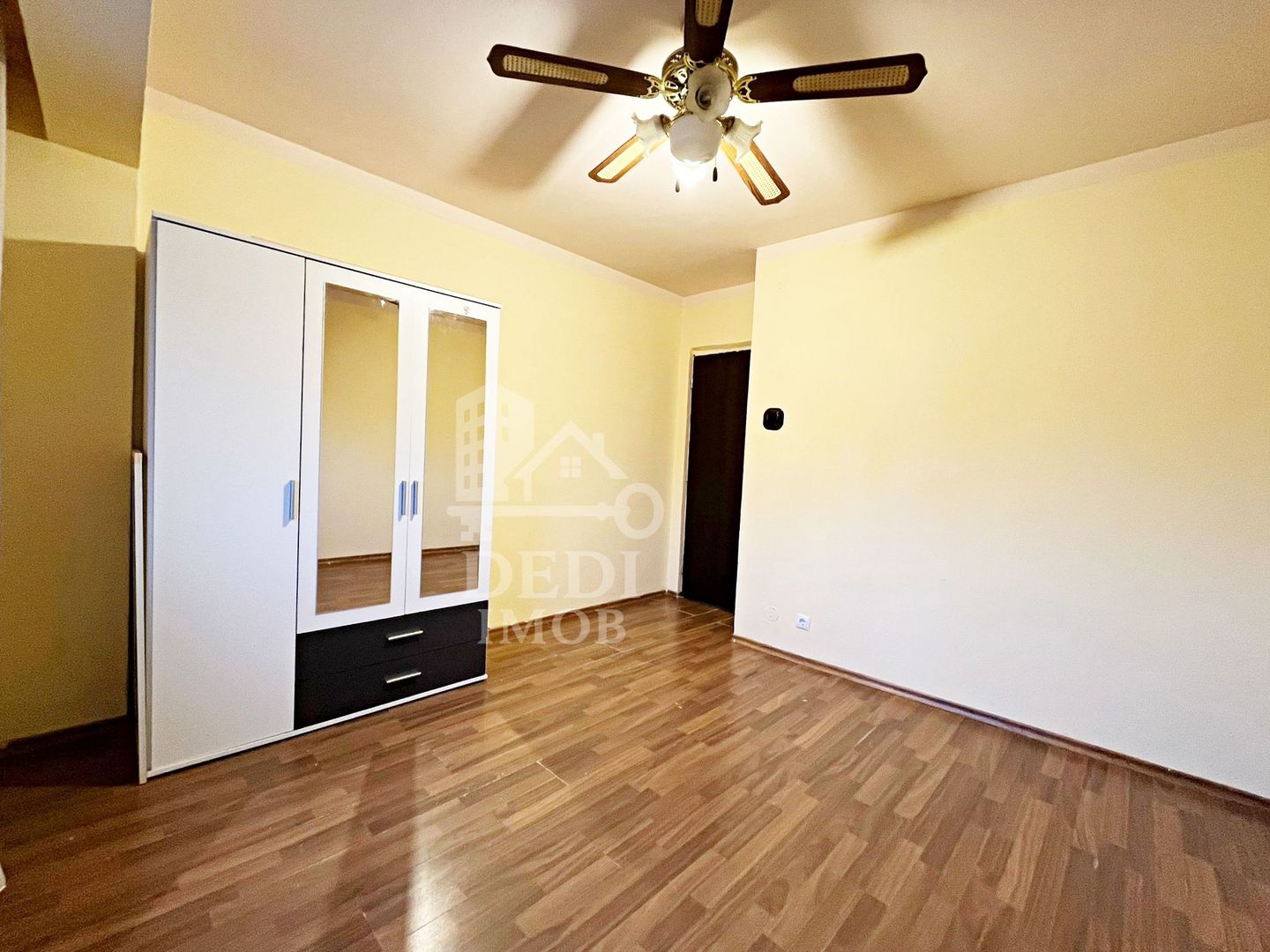 Apartament cu 4 camere de inchiriat zona Dacia, Oradea - Poză 1