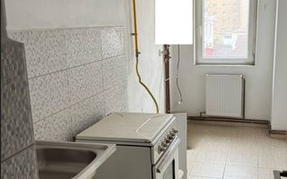 Apartament 3 camere de inchiriat | nemobilat, neutilat | langaDoboz - Poză 6