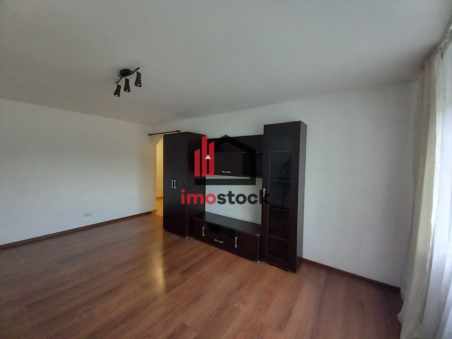 De vanzare apartament cu 3 camere, decomandat, etajul 2 - Poză 1