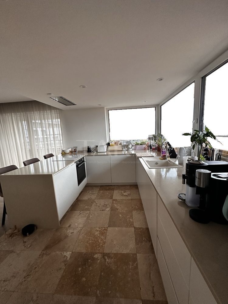 Penthouse spectaculos, 210mp utili, 260 mp terase, 2 parcari subterane - Poză 4