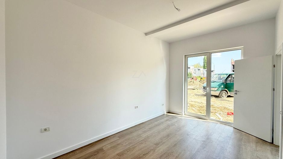 Comision 0. Gradina proprie 25 mp. Dressing. Loc de parcare. - Poză 5