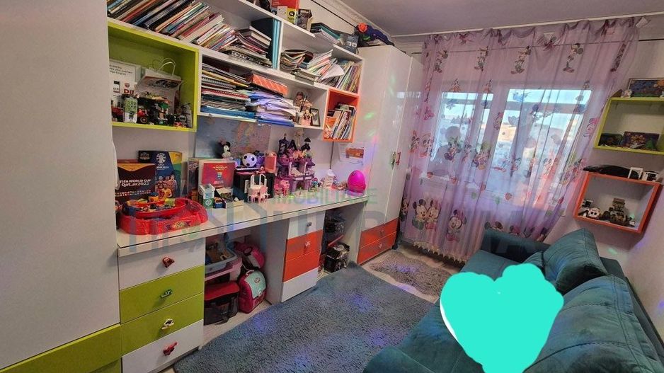 Apartament 3 camere, Podu Roș, modernizat și mobilat - Poză 1