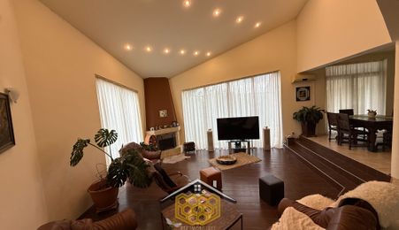 Casa P+1 cu garaj si 950 mp teren in Simnicul de jos - Comision 0%