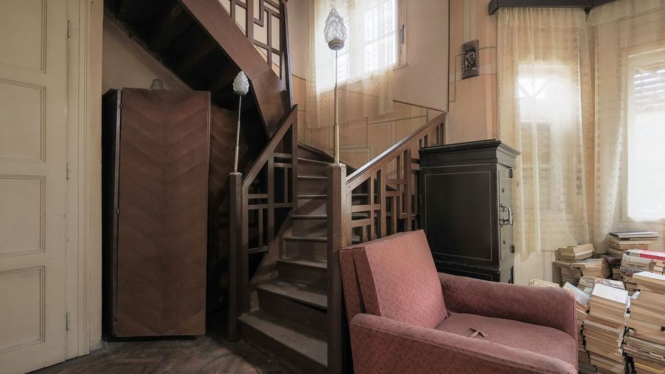 VILĂ INTERBELICĂ CU TEREN GENEROS ȘI SPAȚIU COMERCIAL . VÂRFUL CU DOR - Poză 3