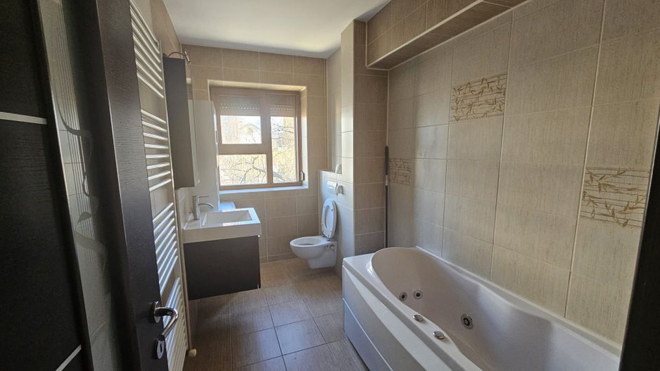 Inchiriere apartament bloc nou cu garaj, centru Pitesti - Poză 5