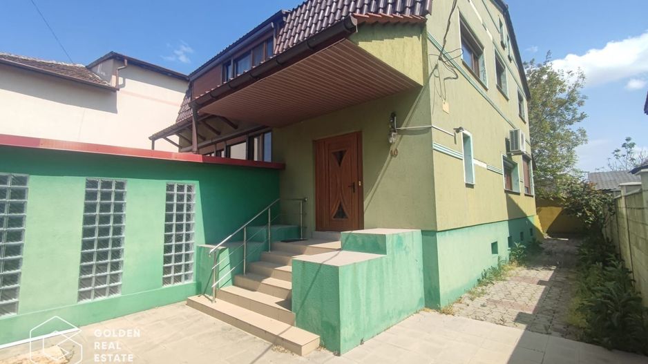 Casa solida, spatiu interior mare, zona Micalaca - Poză 1