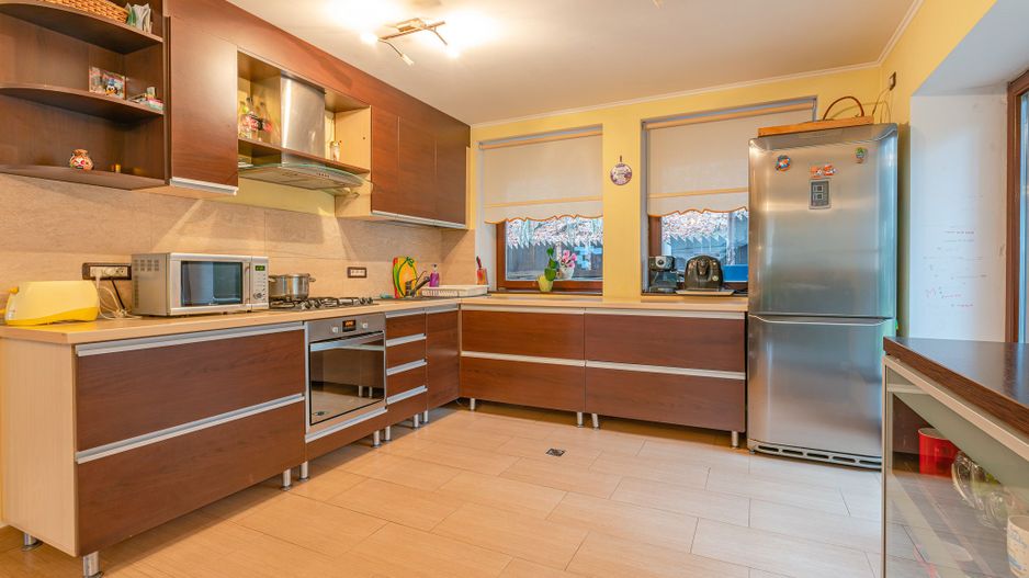Casa individuala in Dambul Morii cu vedere spre Piatra Mare - Poză 3