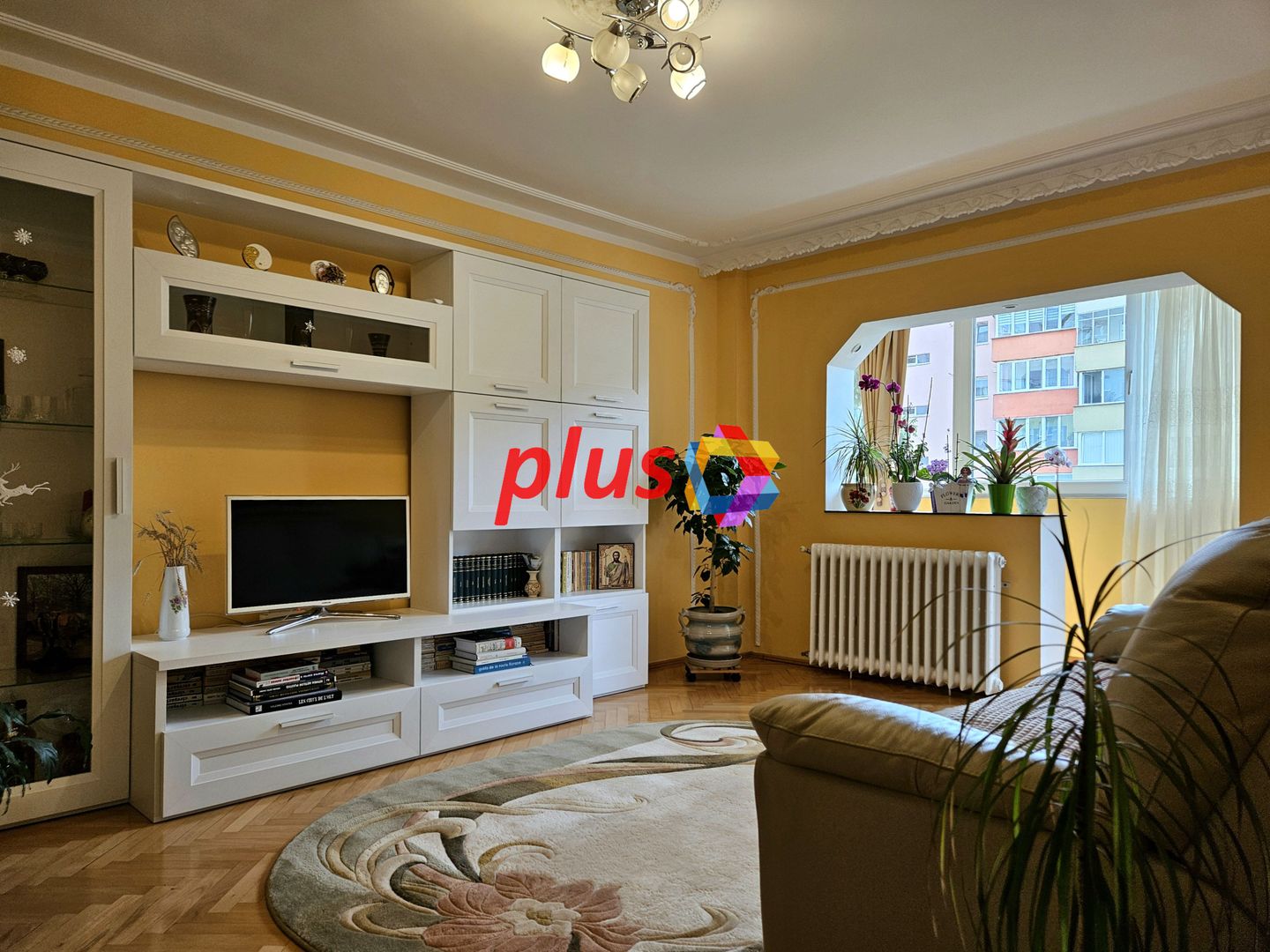 Apartament cu patru camere, zona Calea Bucuresti - Judetean 100 MP - Poză 2