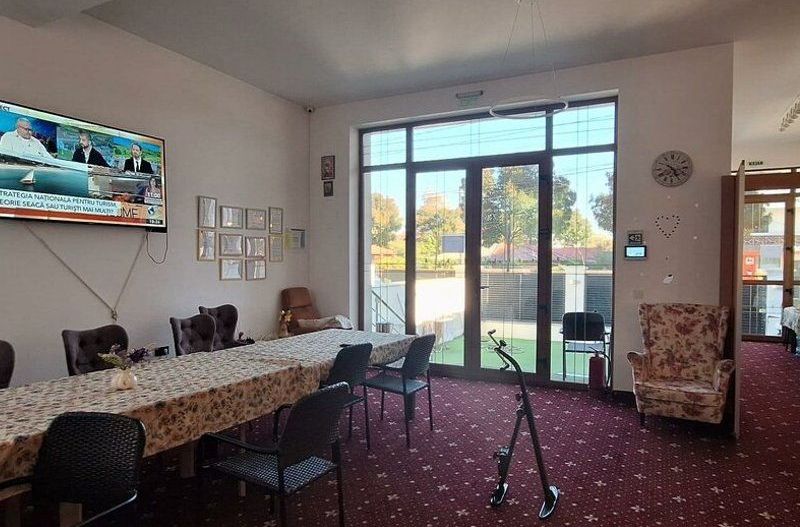 Casă / Vilă cu 8 camere de vânzare - Poză 11