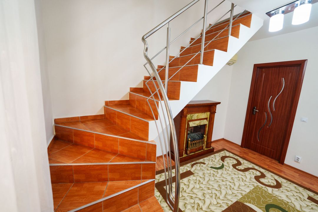 Oaza de liniste in Bariera Valcii – casa P+1 cu terasa, curte si acces securizat - Poză 20
