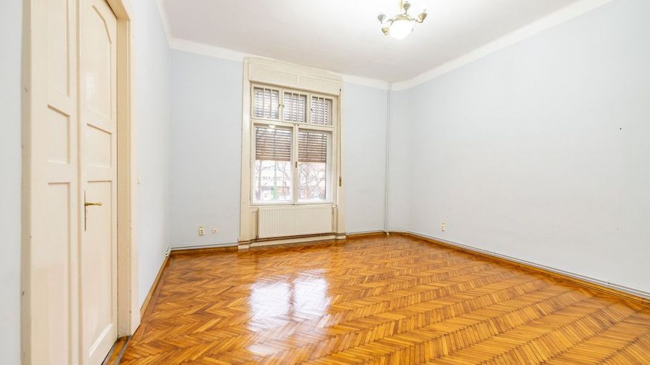 Apartament nemobilat, 3 camere, etaj 1, Bld.Revoluției - Poză 4