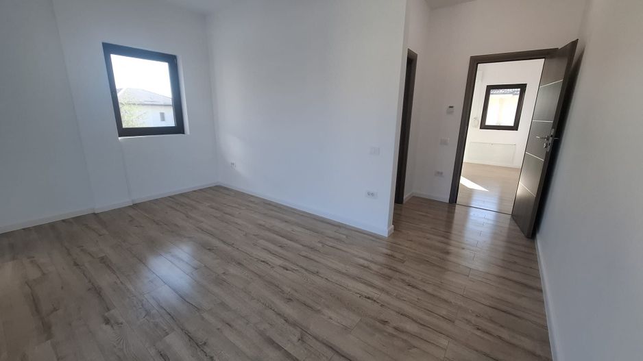 Vila individuala SUPERBA Tunari, ZONA BUNA, TOATE utilitatile - Poză 11