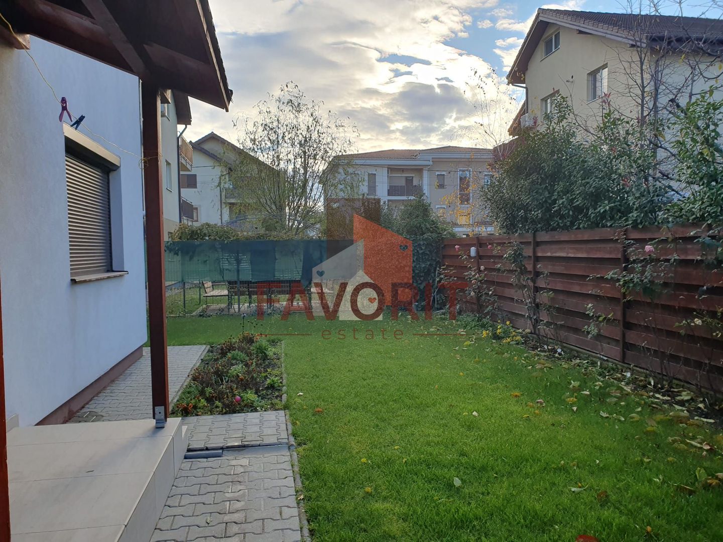 Disponibil imediat. Curte privata. 2 locuri de parcare - Poză 3