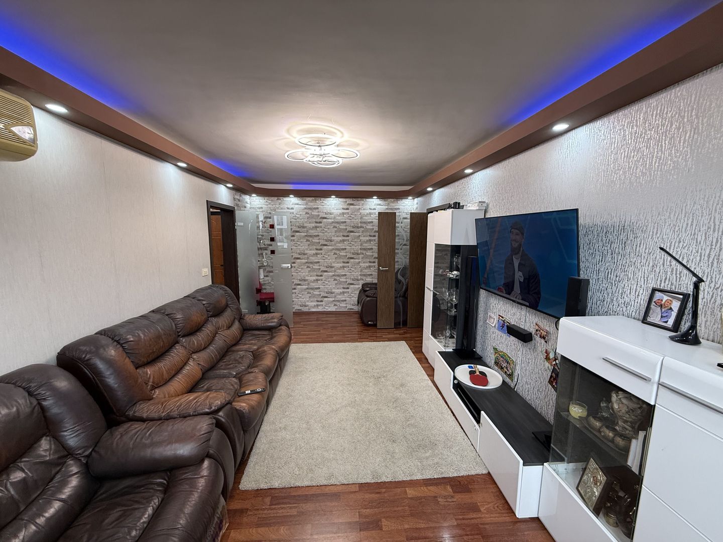 Ap 2 camere 57 mp cu 2 balcoane și 2 locuri parcare str Fizicienilor - Poză 2