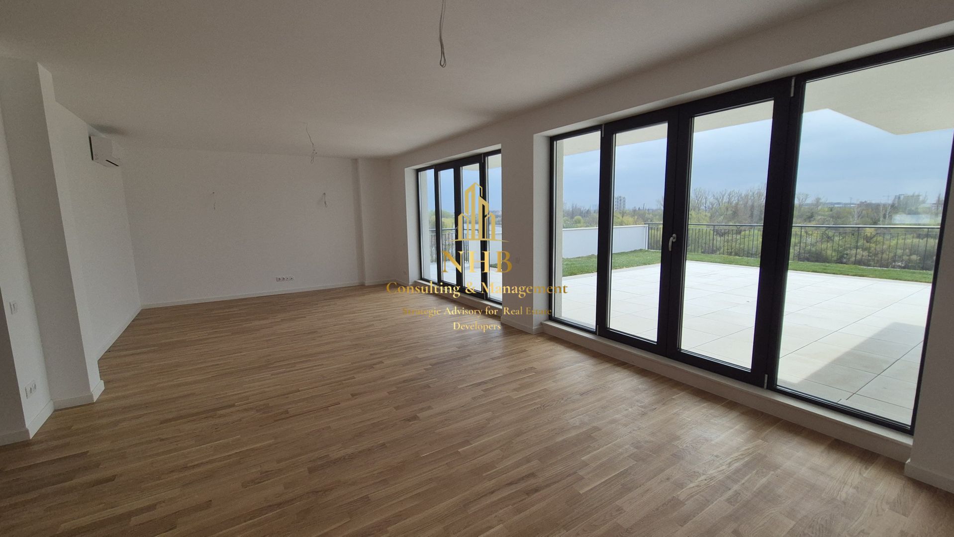 Penthouse 4 camere, 4 bai, 166 mp, terasa 145 mp - metrou Starulesti - Poză 2
