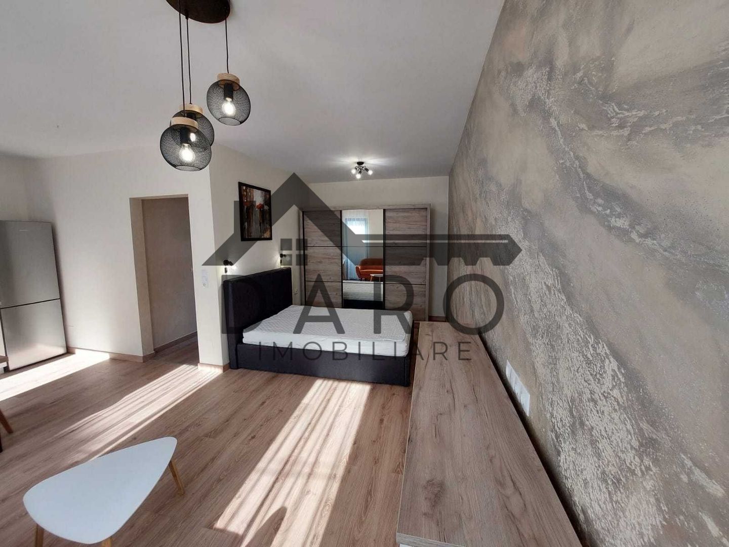Inchiriez studio in centru, bloc nou, modern amenajat - Poză 2