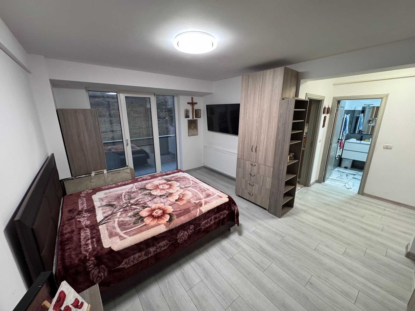 Apartament 1 camera Dec 38 mp Bucium 66500 euro. - Poză 5