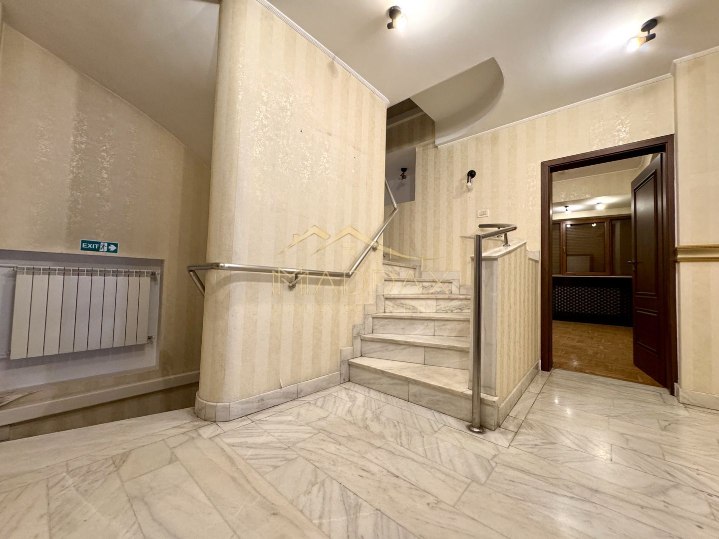 Vila centrala cu 13 camere *460mpu* + garaj // Dorobanți - Poză 23
