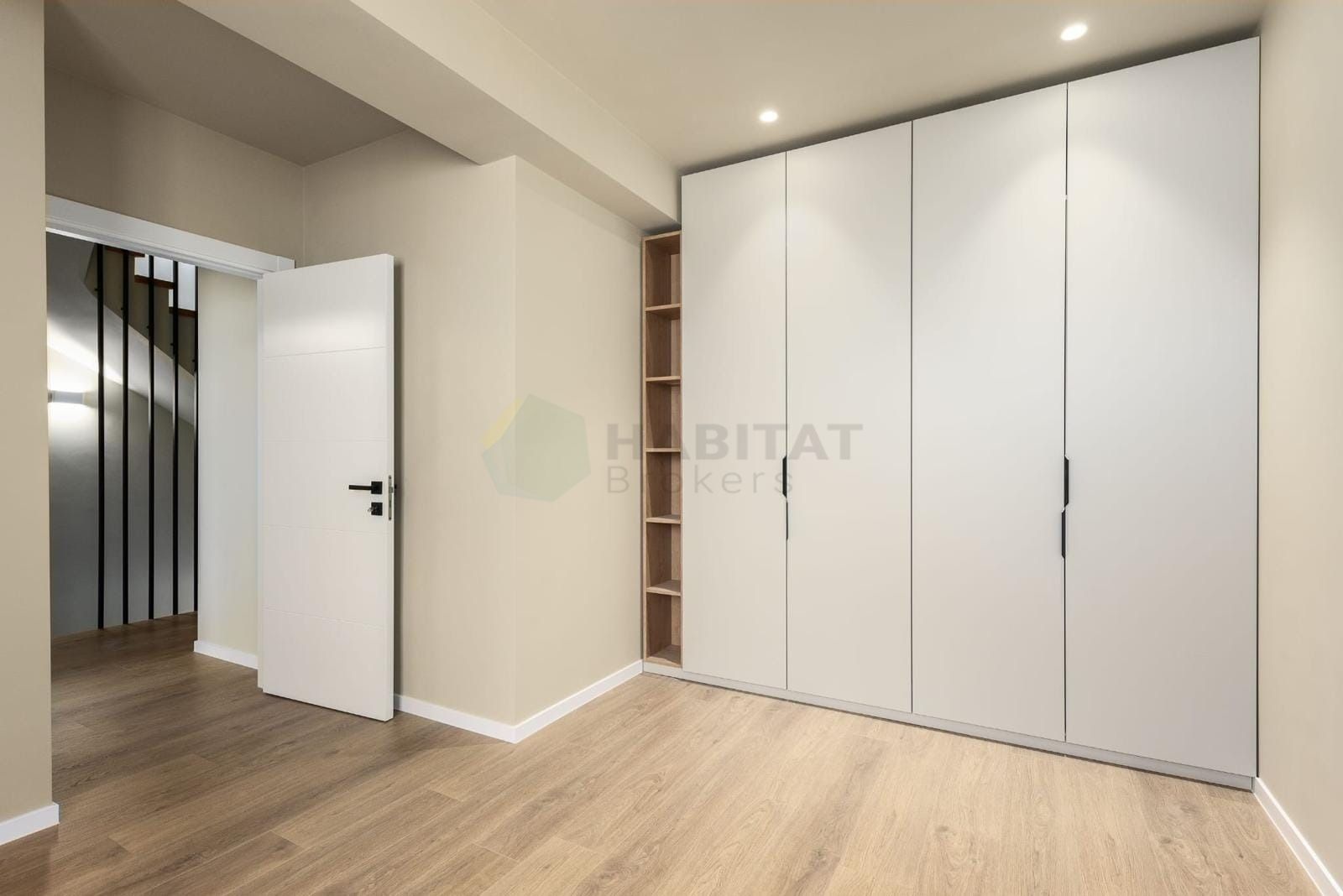 Apartament cu gradina proprie, doua locuri de parcare, gata de mutat - Poză 19