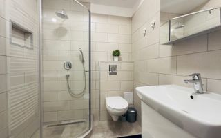 Garsonieră decomandată, complet renovată, etaj 1, zona Judetean - Poză 10