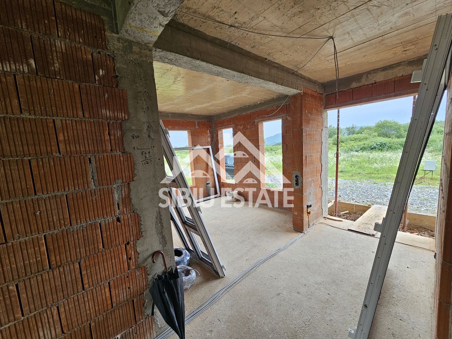 Casa noua 5 camere 3 bai, curte mare - Poză 12