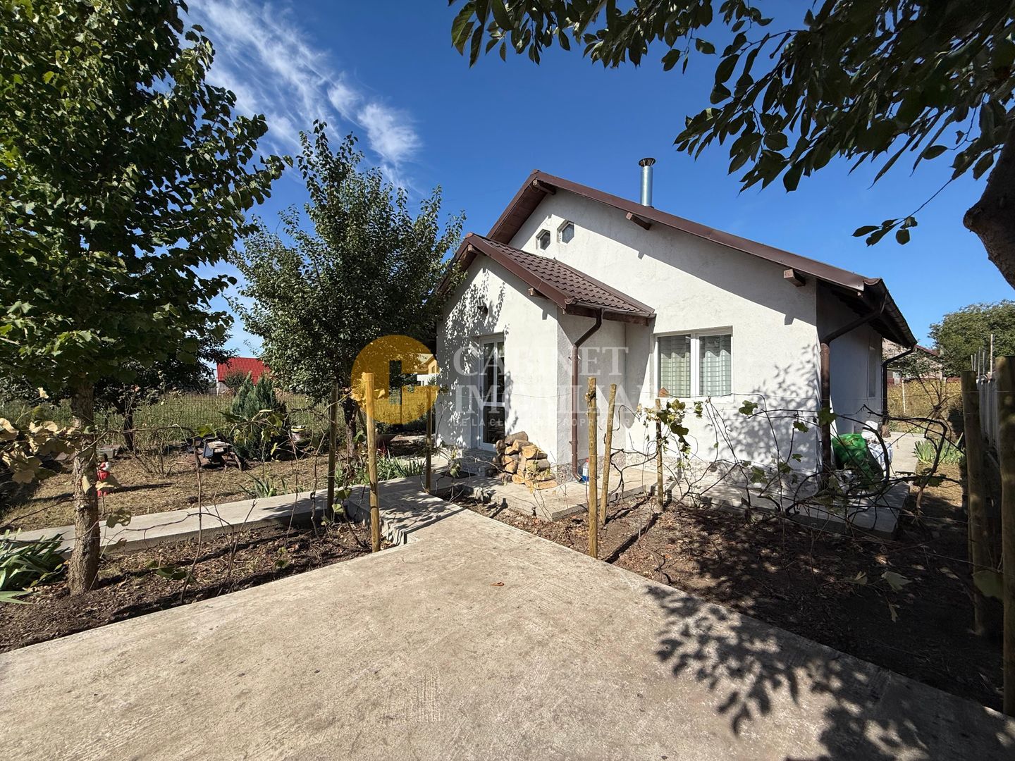 Aroneanu - Casa la asfalt - 420mp teren - 3 camere - Canalizare - Poză 1