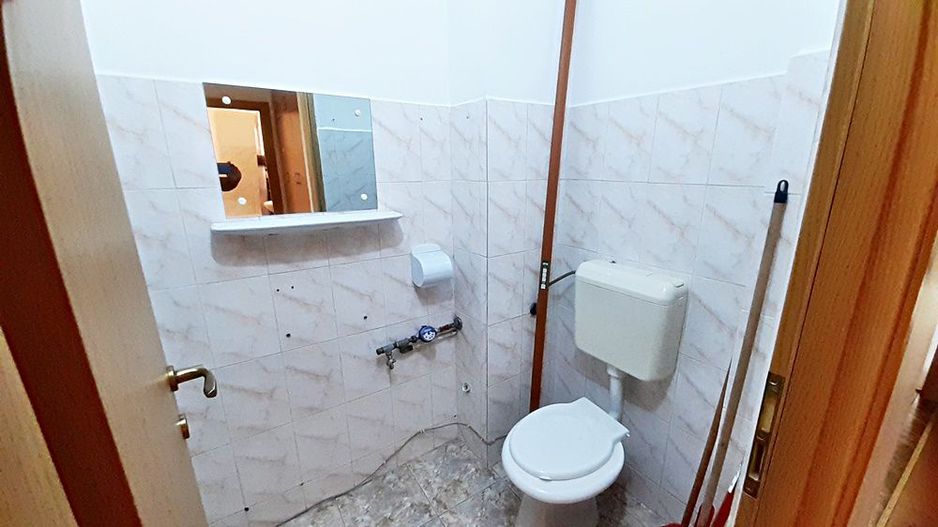 Scriitorilor, apartament de 3 camere etaj 1, pret 95000 euro neg. - Poză 12