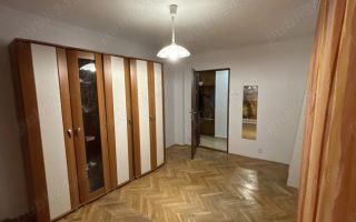 Apartament cu 3 camere în zonă centrală - Poză 6
