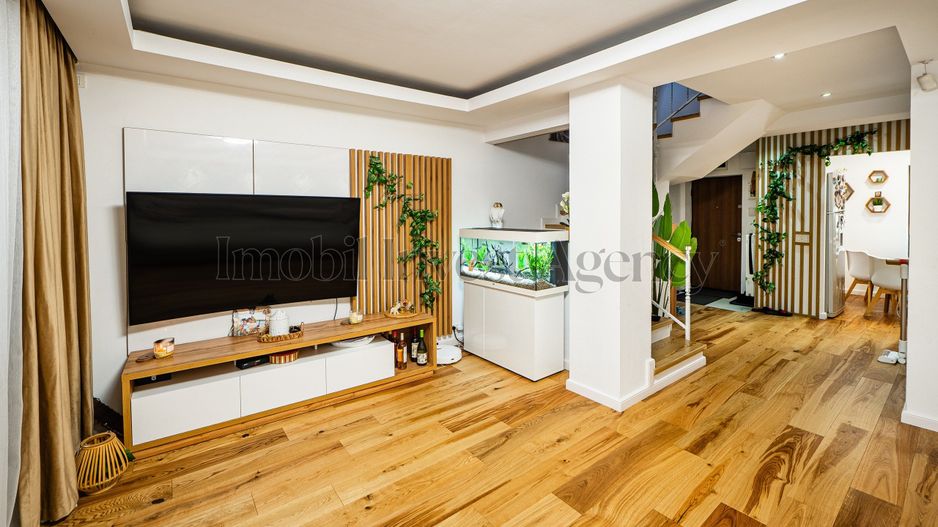 Duplex P+1+M cu grădină proprie, terasă și acces la piscină. - Poză 6